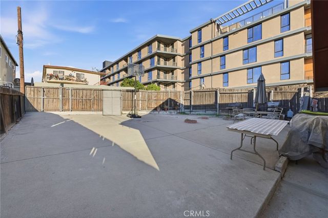 2239 W Sunset Boulevard, Los Angeles, CA 90026