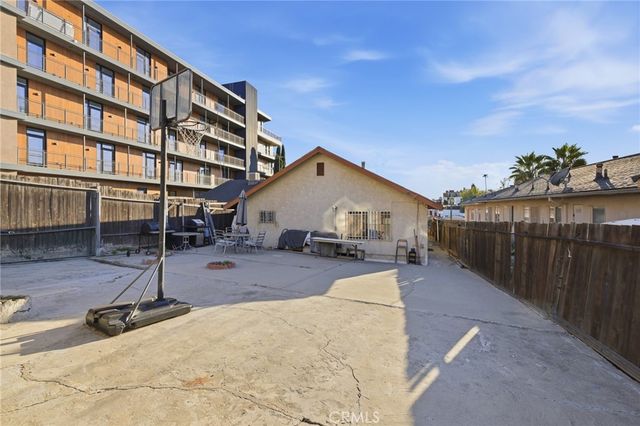2239 W Sunset Boulevard, Los Angeles, CA 90026