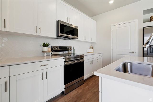 7058 N SANDSTONE WAY, Eagle Mountain, UT 84005