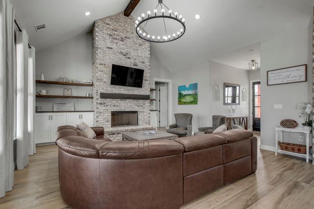 142 Anderson DR, Red Rock, TX 78662