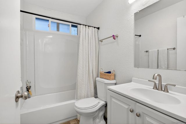 3548 De Leone Rd, San Marcos, CA 92069