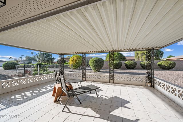 16869 N Meadow Park Drive, Sun City, AZ 85351