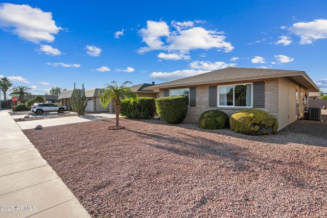 16869 N Meadow Park Drive, Sun City, AZ 85351