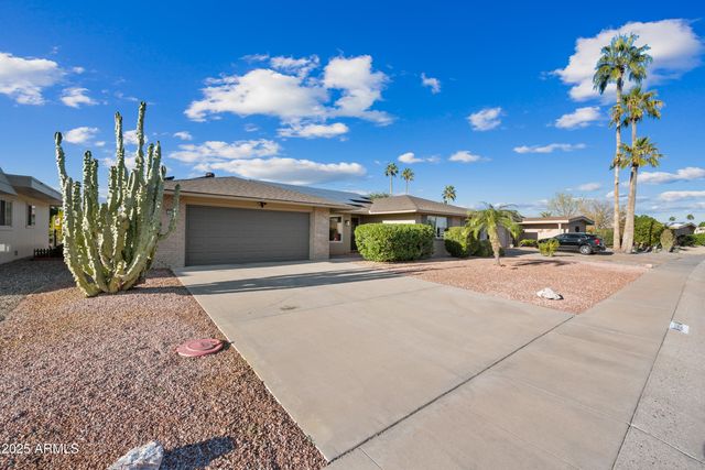 16869 N Meadow Park Drive, Sun City, AZ 85351