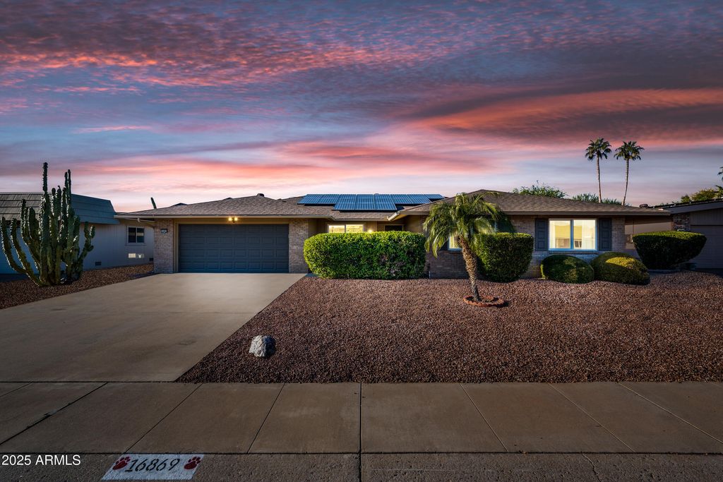 16869 N Meadow Park Drive, Sun City, AZ 85351