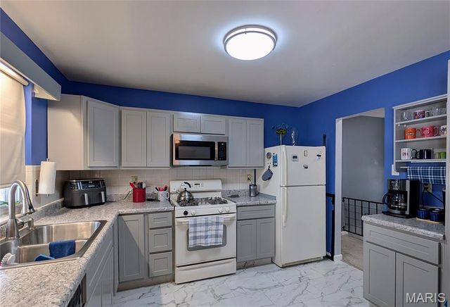 2549 Plymouth Drive, High Ridge, MO 63049