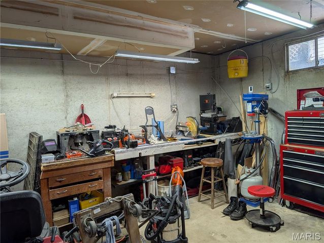 2549 Plymouth Drive, High Ridge, MO 63049