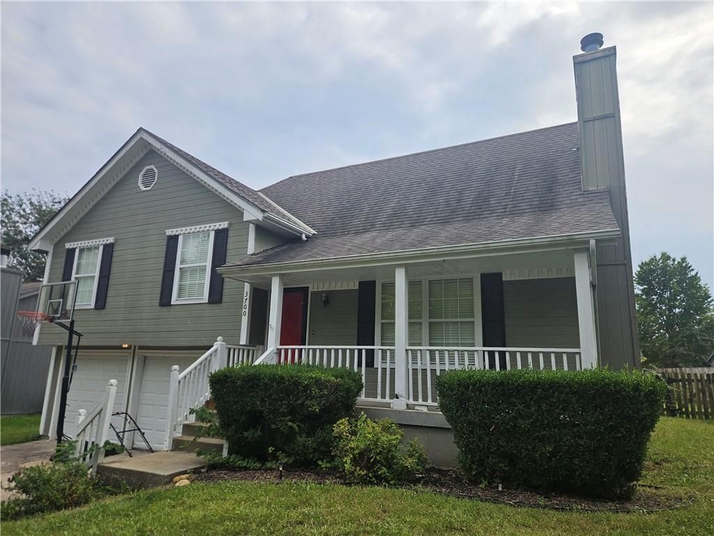 3700 N Hidden Pointe Drive, Blue Springs, MO 64015