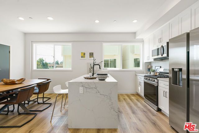 14651 W Sara Lane, Panorama City (los Angeles), CA 91402