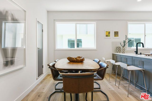 14651 W Sara Lane, Panorama City (los Angeles), CA 91402