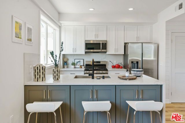 14651 W Sara Lane, Panorama City (los Angeles), CA 91402