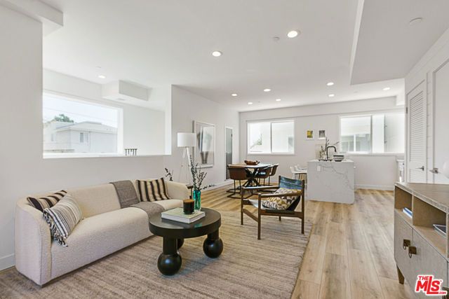 14651 W Sara Lane, Panorama City (los Angeles), CA 91402
