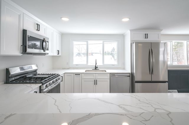 7 Little Island Park, Pelham, NH 03076