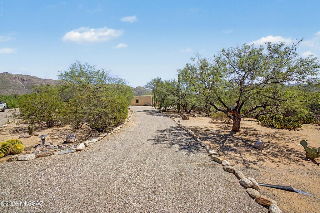11743 E Limberlost Road, Tucson, AZ 85749