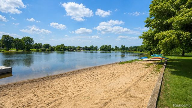 26945 Milford Road 34, Lyon Charter Township, MI 48178