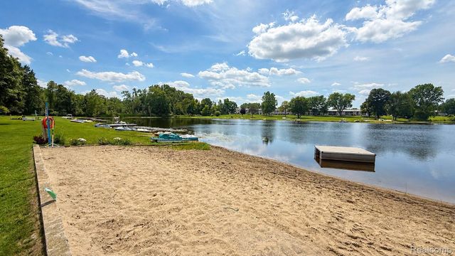 26945 Milford Road 34, Lyon Charter Township, MI 48178