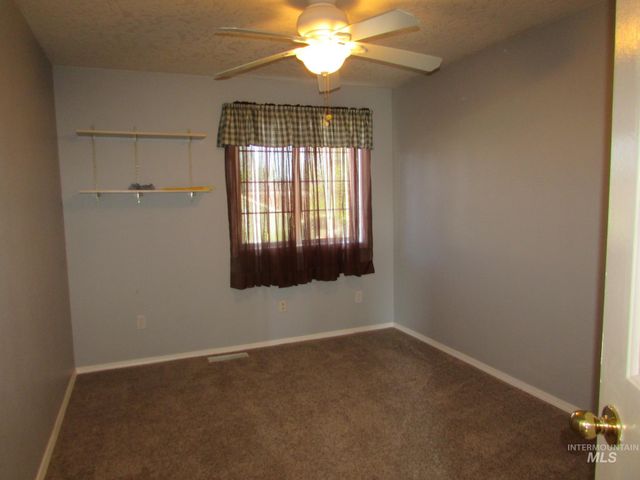 940 N Miner Ave., Kuna, ID 83634