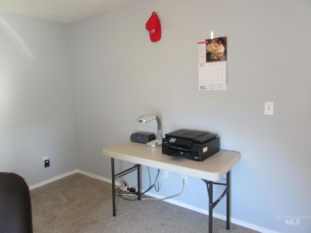 940 N Miner Ave., Kuna, ID 83634