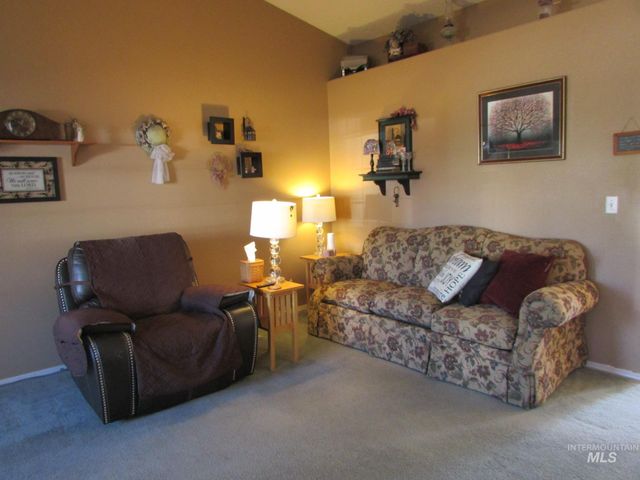 940 N Miner Ave., Kuna, ID 83634