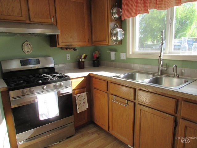940 N Miner Ave., Kuna, ID 83634
