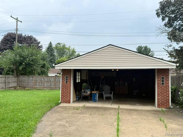 8863 Birkhill Drive, Sterling Heights, MI 48314