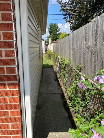8863 Birkhill Drive, Sterling Heights, MI 48314