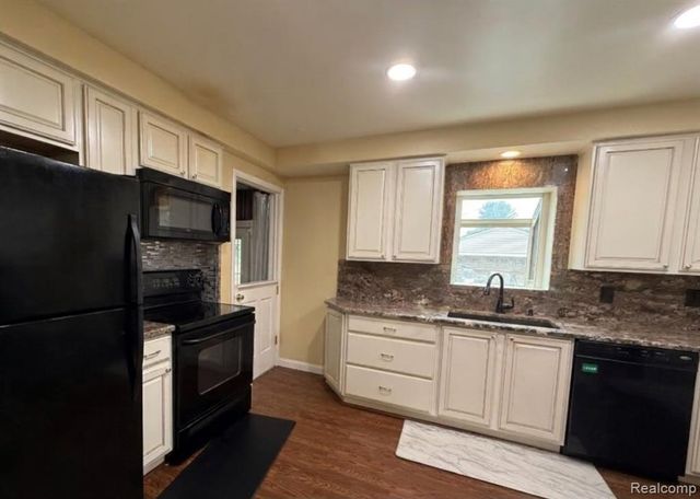 8863 Birkhill Drive, Sterling Heights, MI 48314