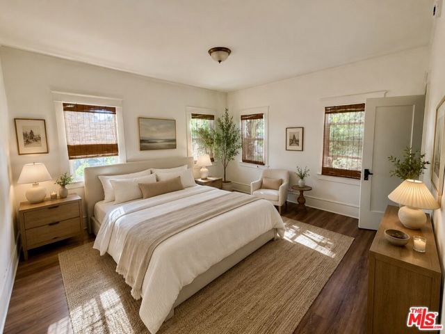 2011 N Vermont Avenue, Los Angeles, CA 90027
