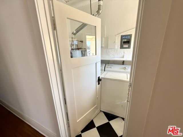 2011 N Vermont Avenue, Los Angeles, CA 90027