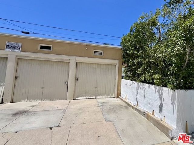 2011 N Vermont Avenue, Los Angeles, CA 90027