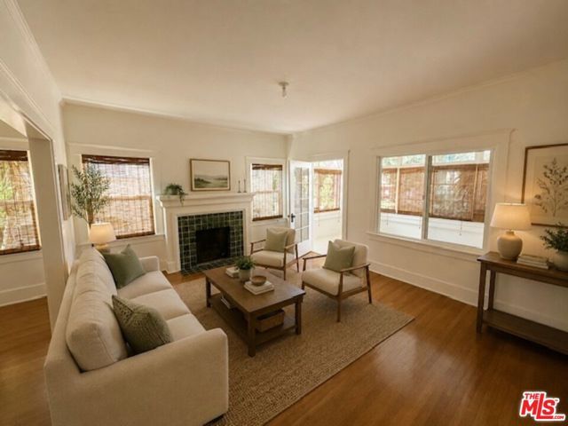 2011 N Vermont Avenue, Los Angeles, CA 90027