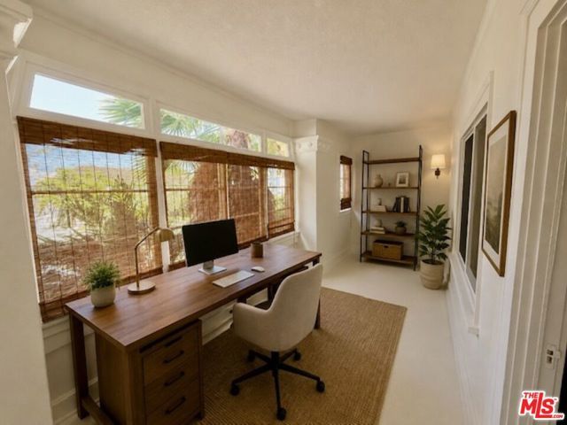 2011 N Vermont Avenue, Los Angeles, CA 90027