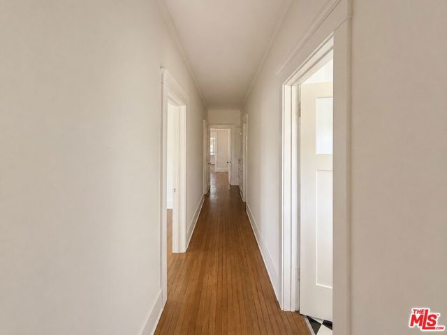 2011 N Vermont Avenue, Los Angeles, CA 90027