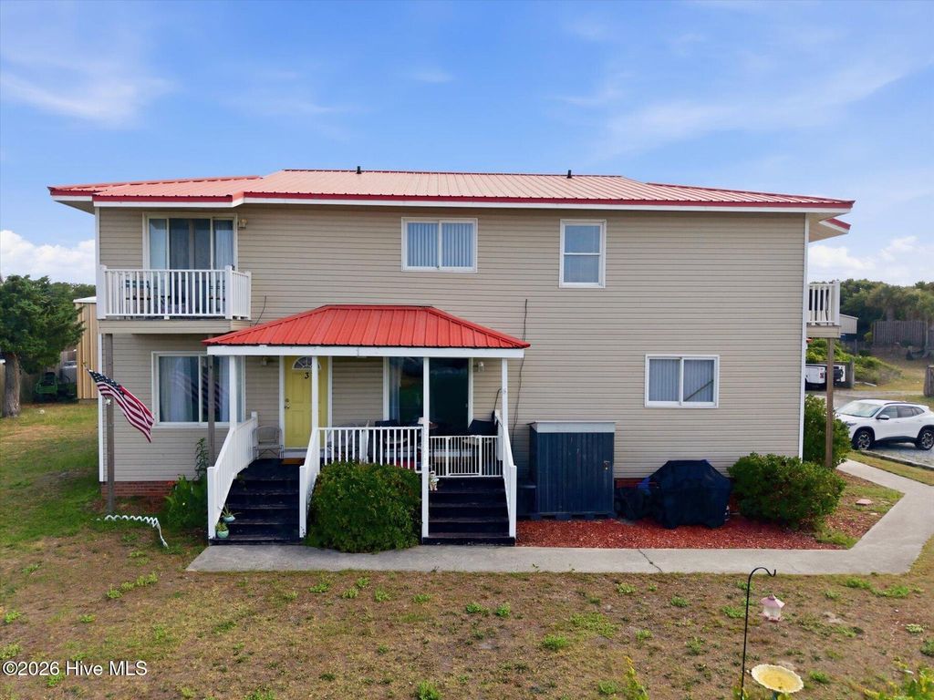 133 SE 48th Street, Oak Island, NC 28465
