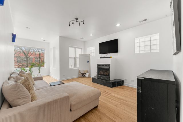 6722 S Ridgeland Avenue 3S, Chicago, IL 60649