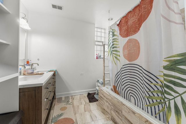 6722 S Ridgeland Avenue 3S, Chicago, IL 60649