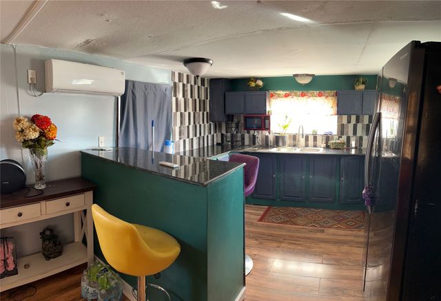 202 Cottonwood Street, Barry, TX 75102