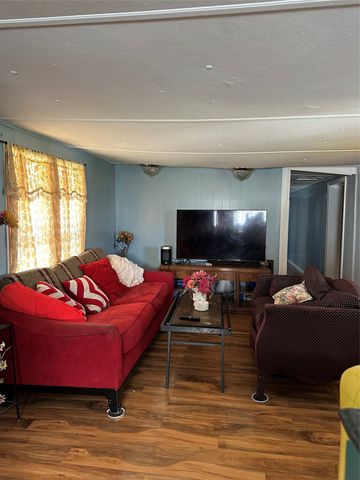 202 Cottonwood Street, Barry, TX 75102