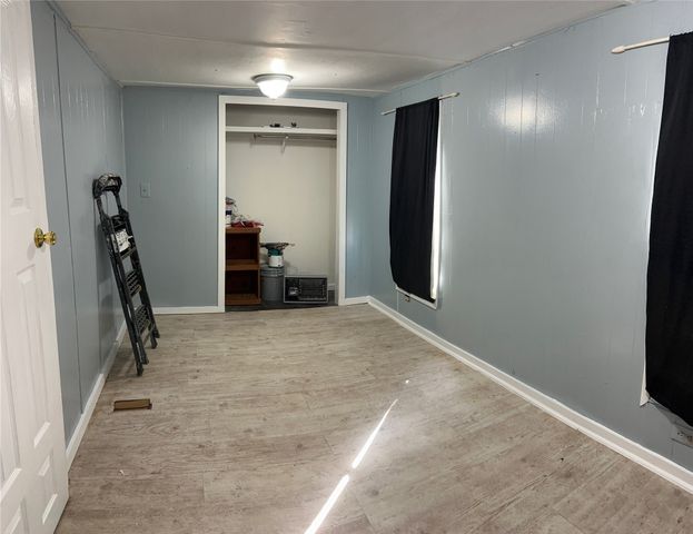 202 Cottonwood Street, Barry, TX 75102