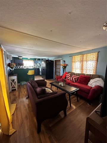 202 Cottonwood Street, Barry, TX 75102