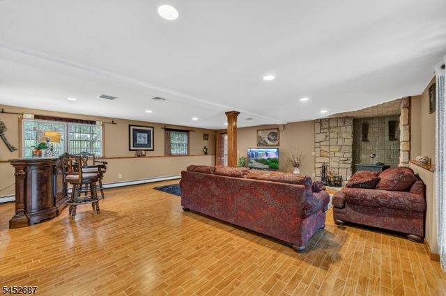 251 W Mountain Rd, Sparta Twp., NJ 07871