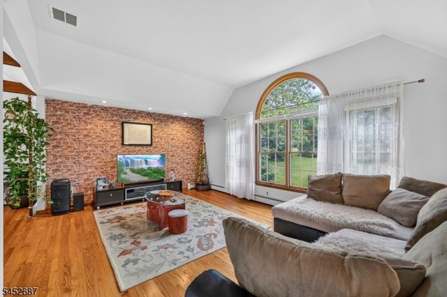 251 W Mountain Rd, Sparta Twp., NJ 07871