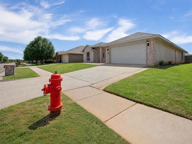909 Greenfield Avenue, Yukon, OK 73099