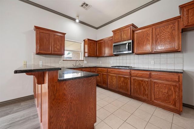 909 Greenfield Avenue, Yukon, OK 73099