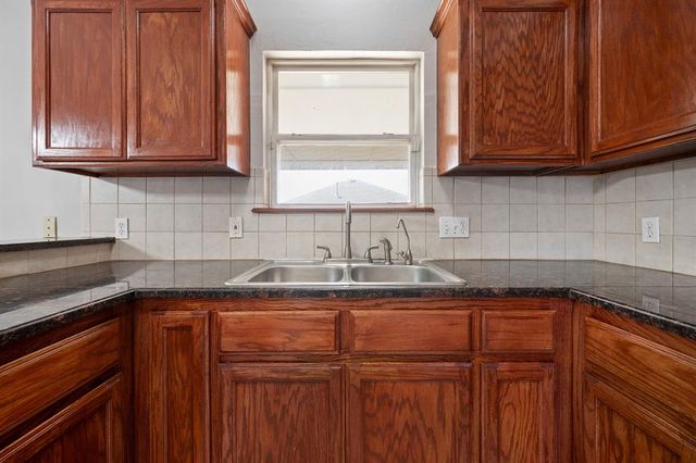 909 Greenfield Avenue, Yukon, OK 73099