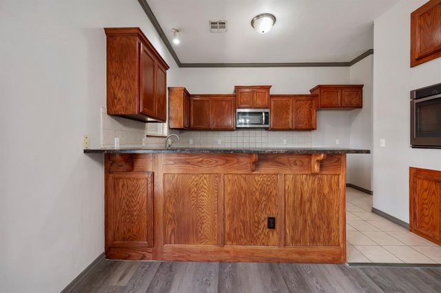 909 Greenfield Avenue, Yukon, OK 73099