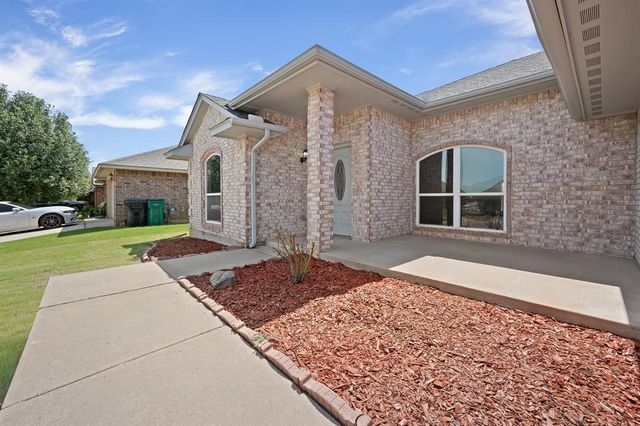 909 Greenfield Avenue, Yukon, OK 73099
