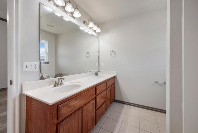 909 Greenfield Avenue, Yukon, OK 73099