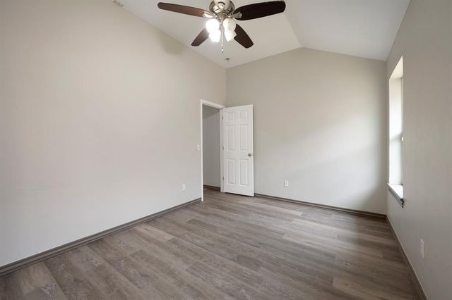 909 Greenfield Avenue, Yukon, OK 73099