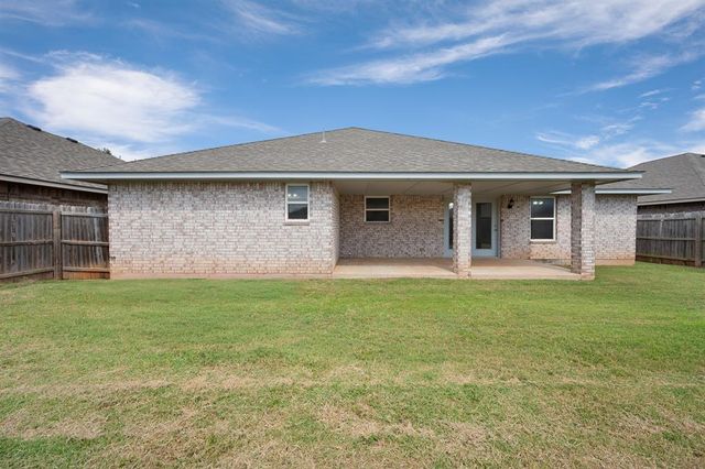 909 Greenfield Avenue, Yukon, OK 73099